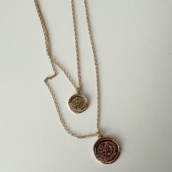 Layered Coin Medallion Pendant Necklace - Picture 3 of 5